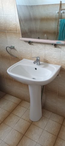 Pose d'un nouveau lavabo à la Ravine des Cabris 97432.